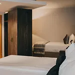 Dakota 4*